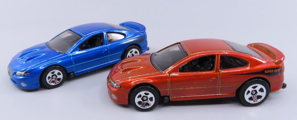 Hot Wheels PONTIAC '06 GTO LOT of 2 Factory Fresh Orange and Blue 1:64 Loose